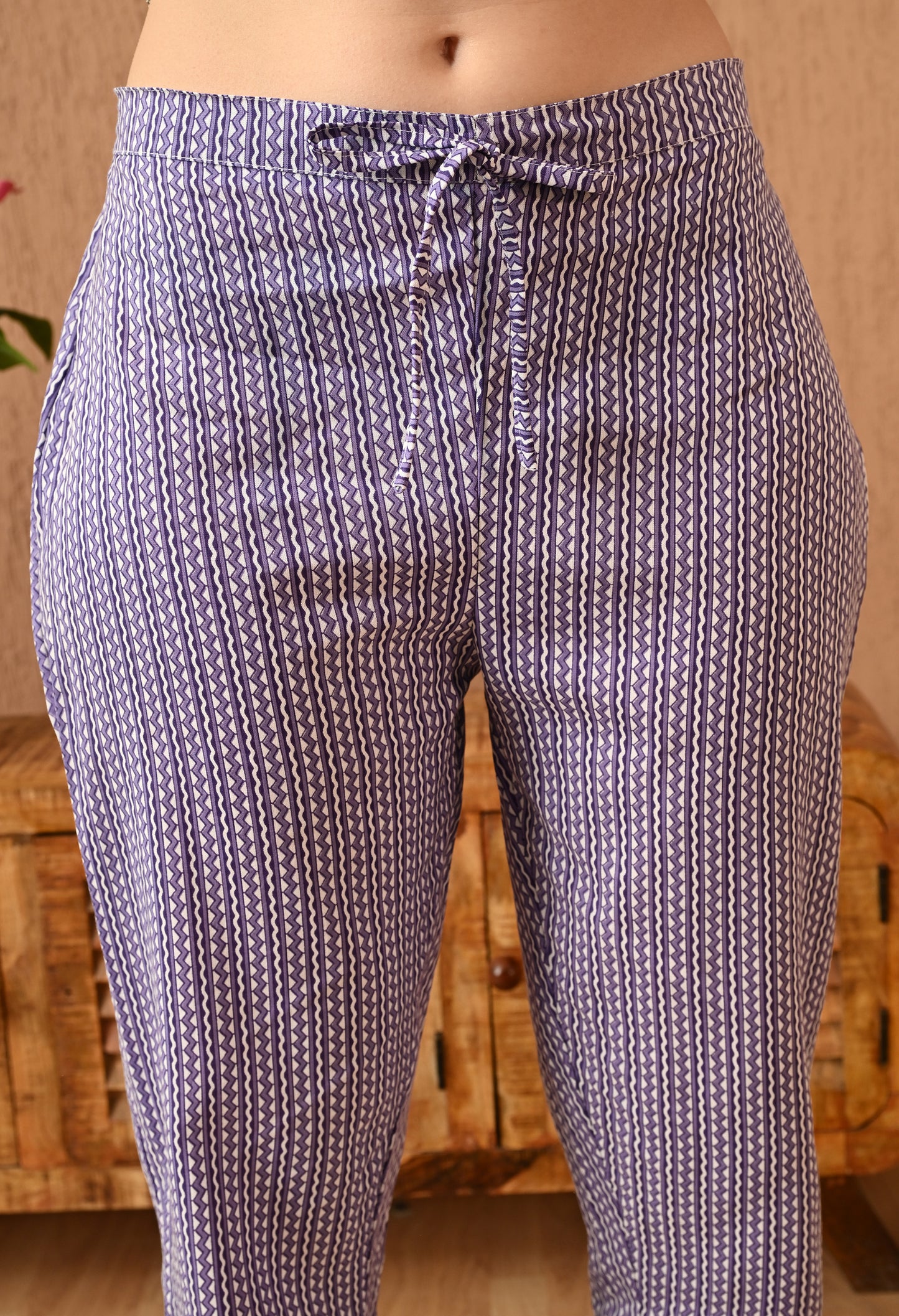 Iravika – Lavender Floral Print Kurta Pant Set with V Neckline