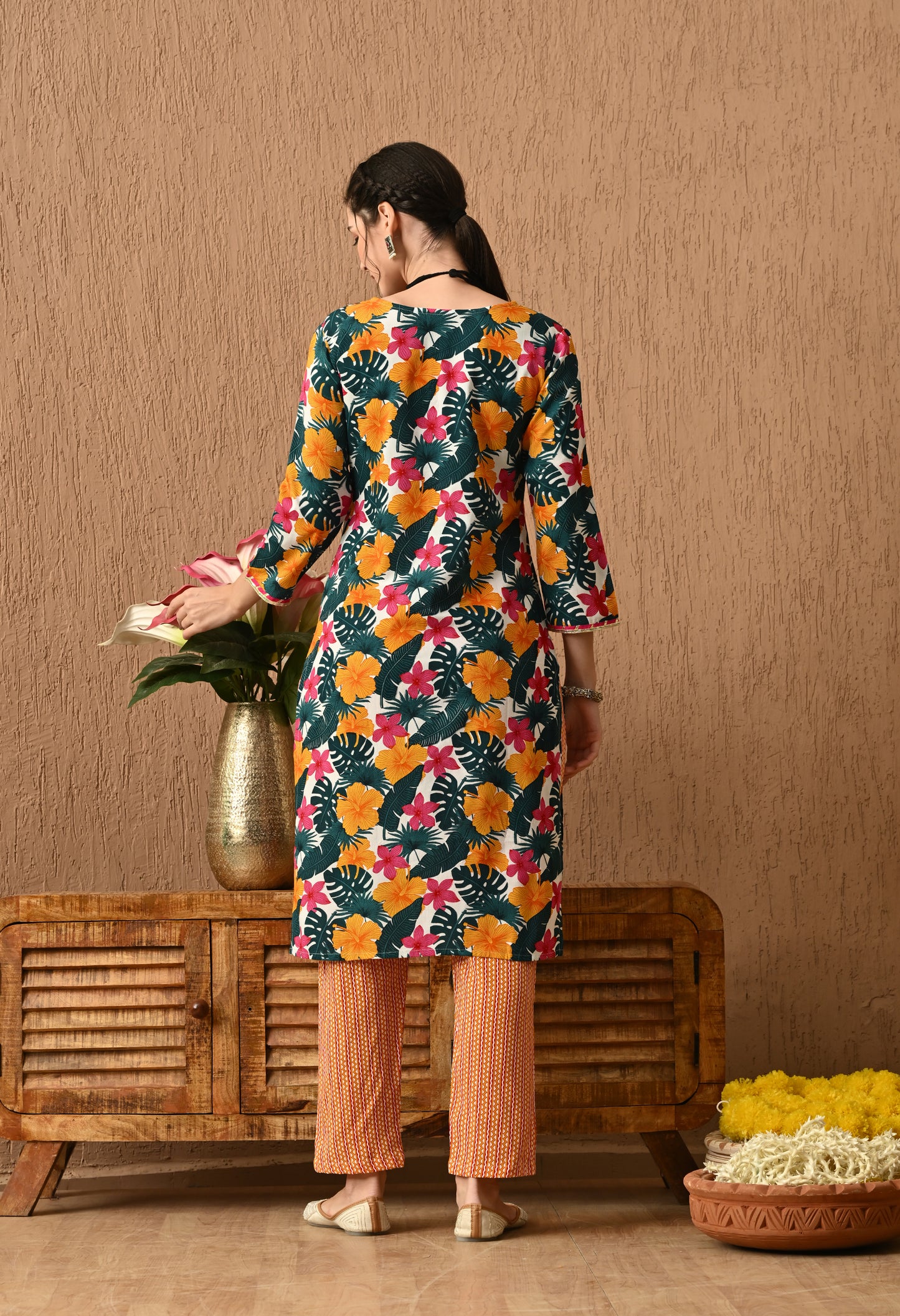 Yamika - Multicolor Leaf Print Straight Kurta Pant Set