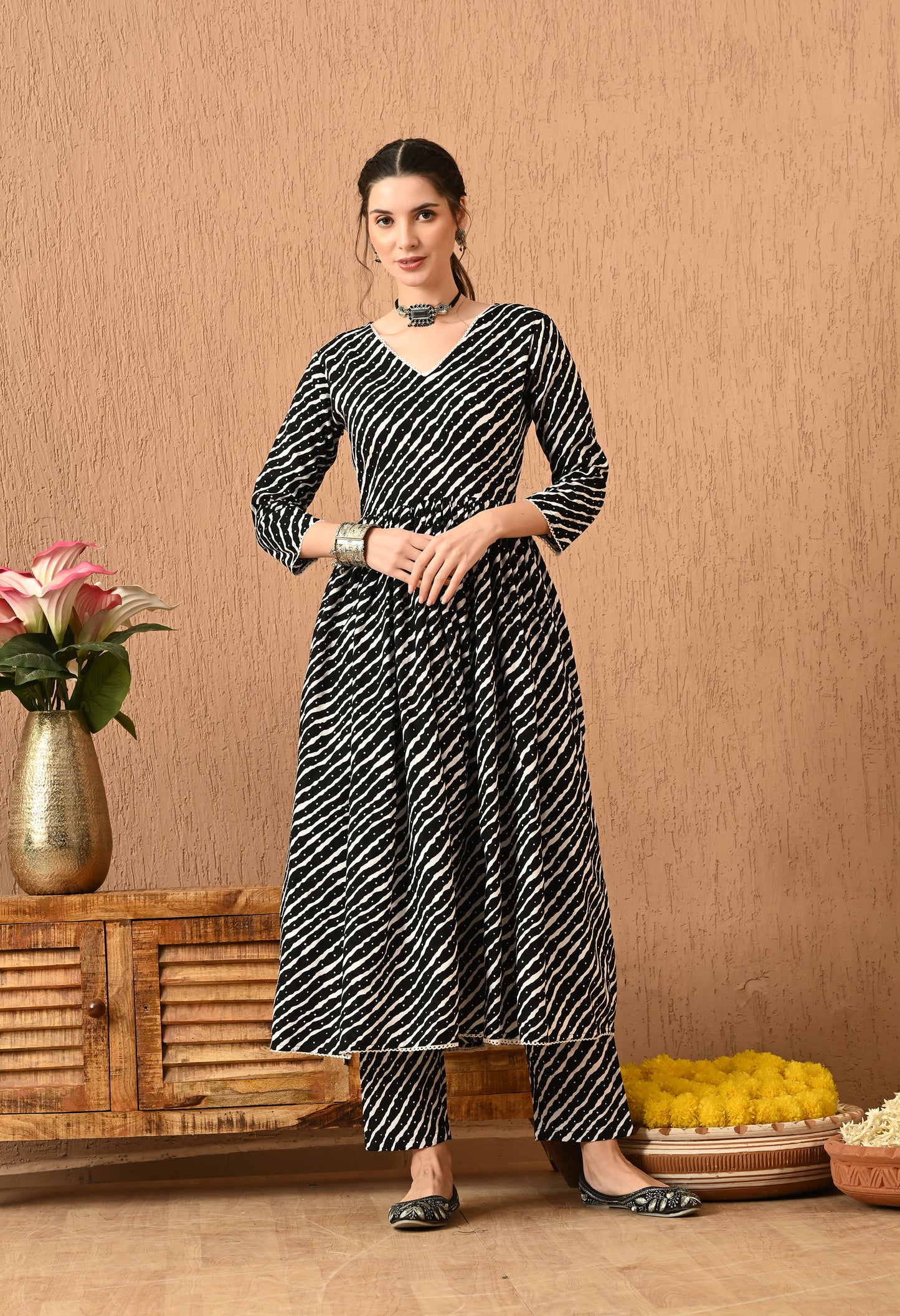 Kavira – Black Leheriya Print Kurta Pant Set with Leheriya Dupatta