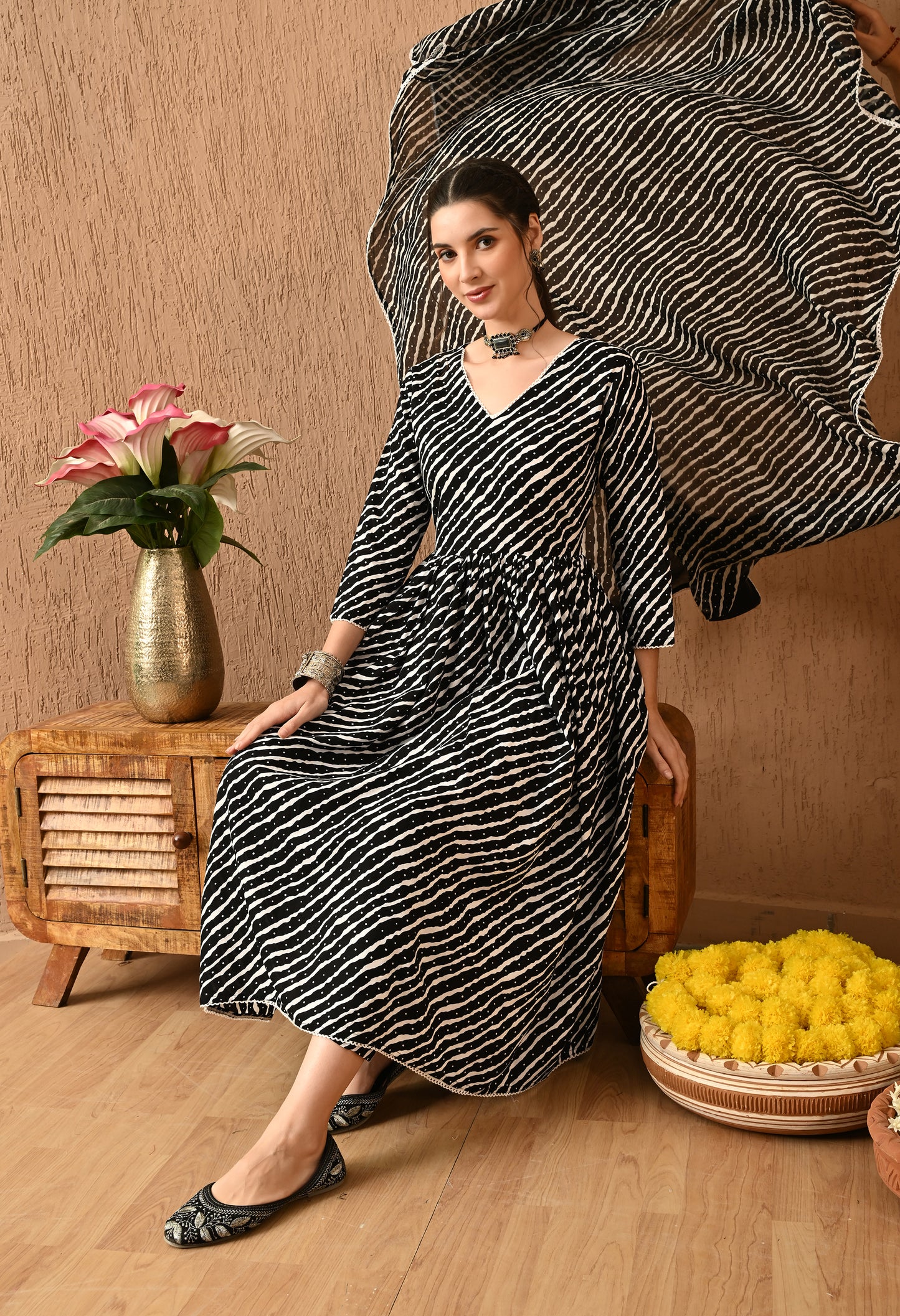 Kavira – Black Leheriya Print Kurta Pant Set with Leheriya Dupatta
