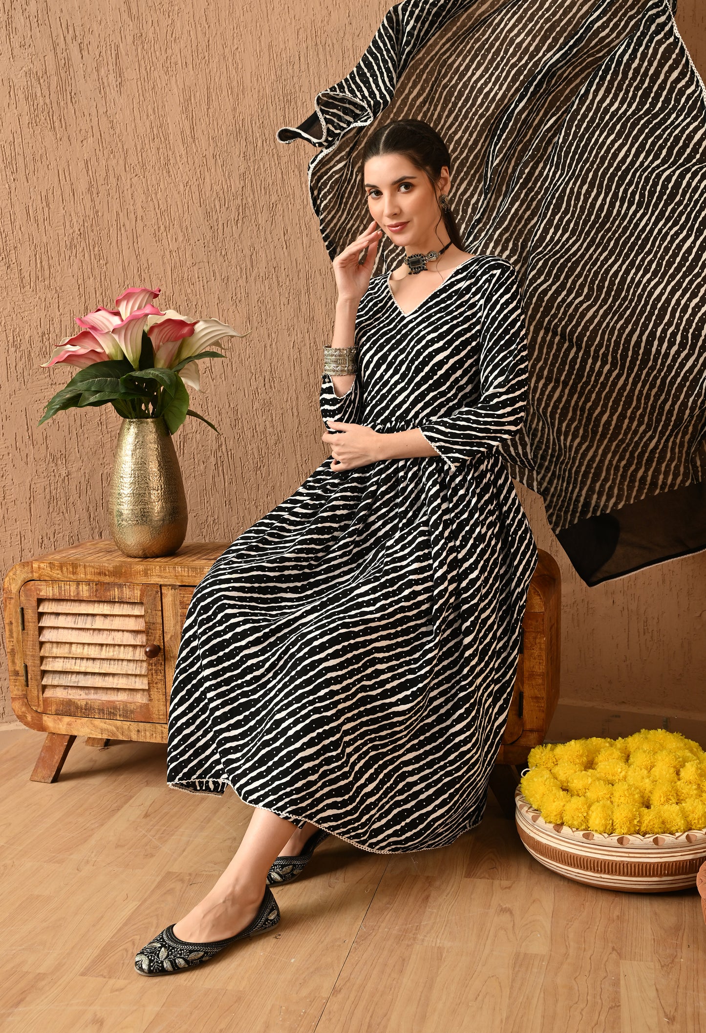 Kavira – Black Leheriya Print Kurta Pant Set with Leheriya Dupatta