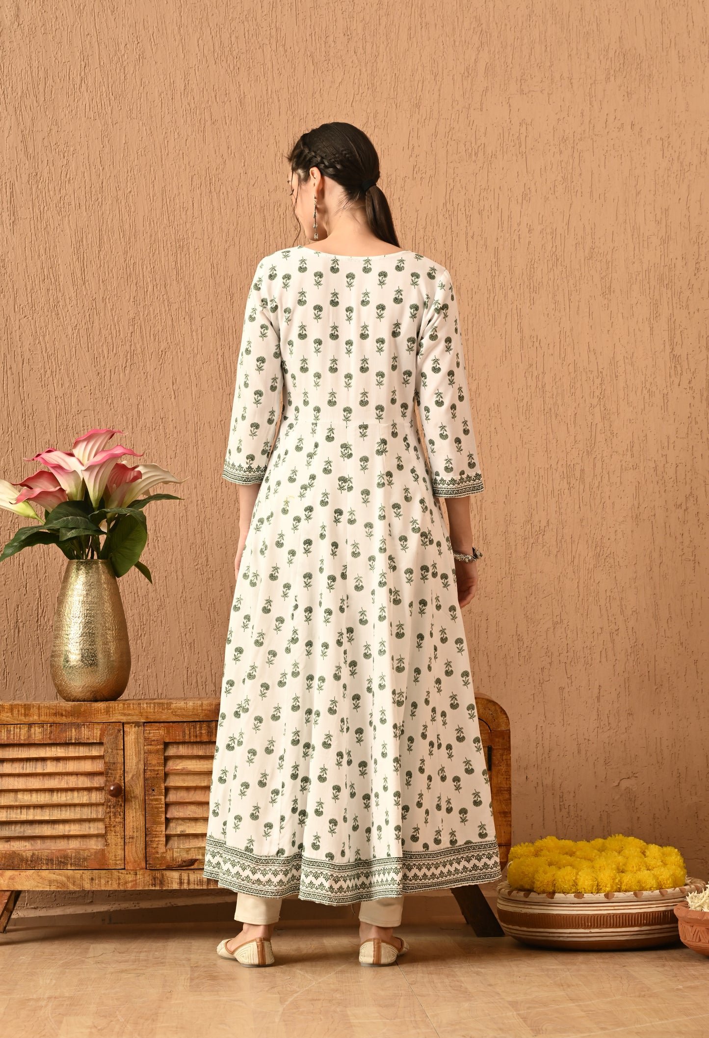 Anvitha – White Ethnic Motif Print Kurta Pant Set