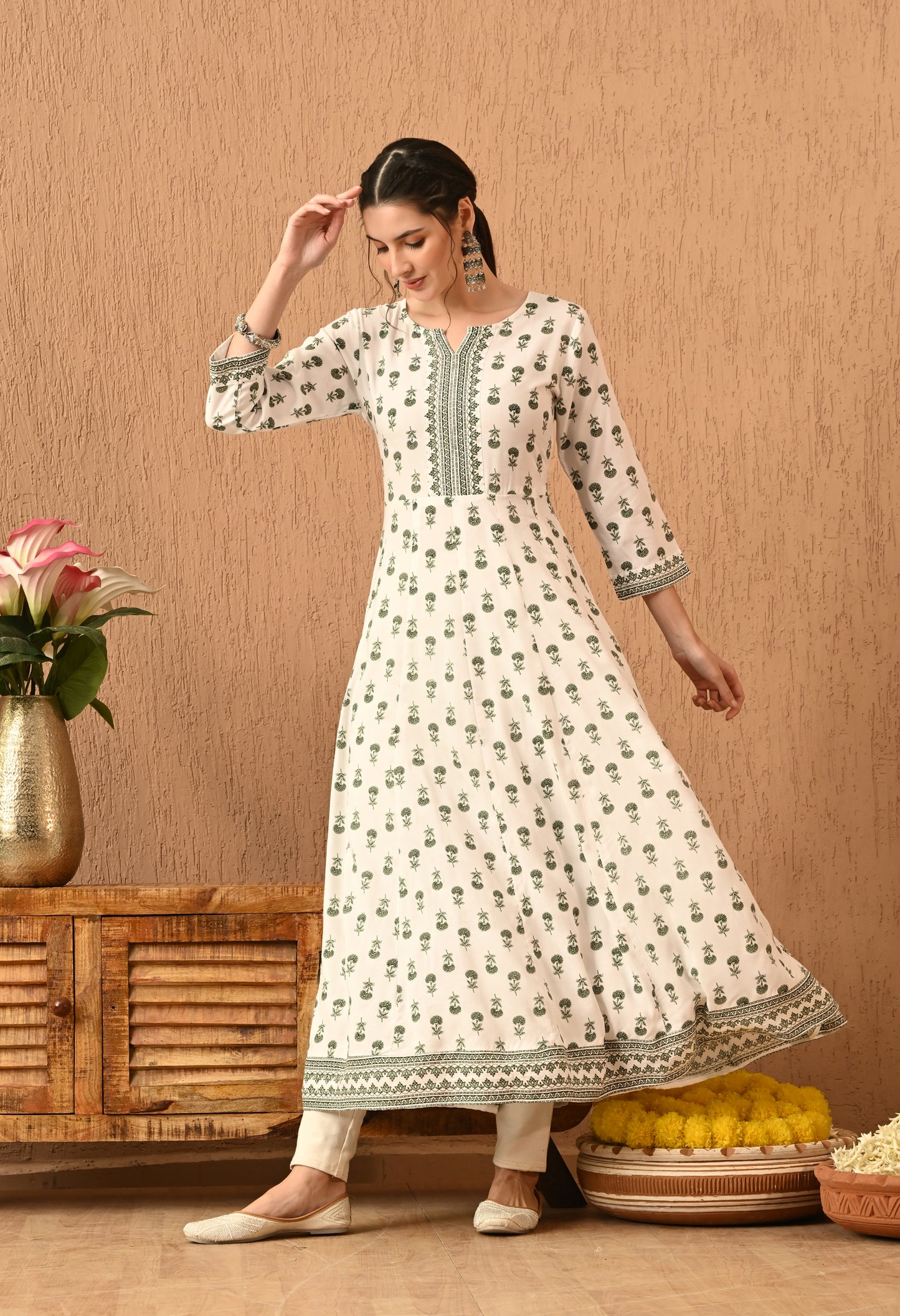 Anvitha – White Ethnic Motif Print Kurta Pant Set