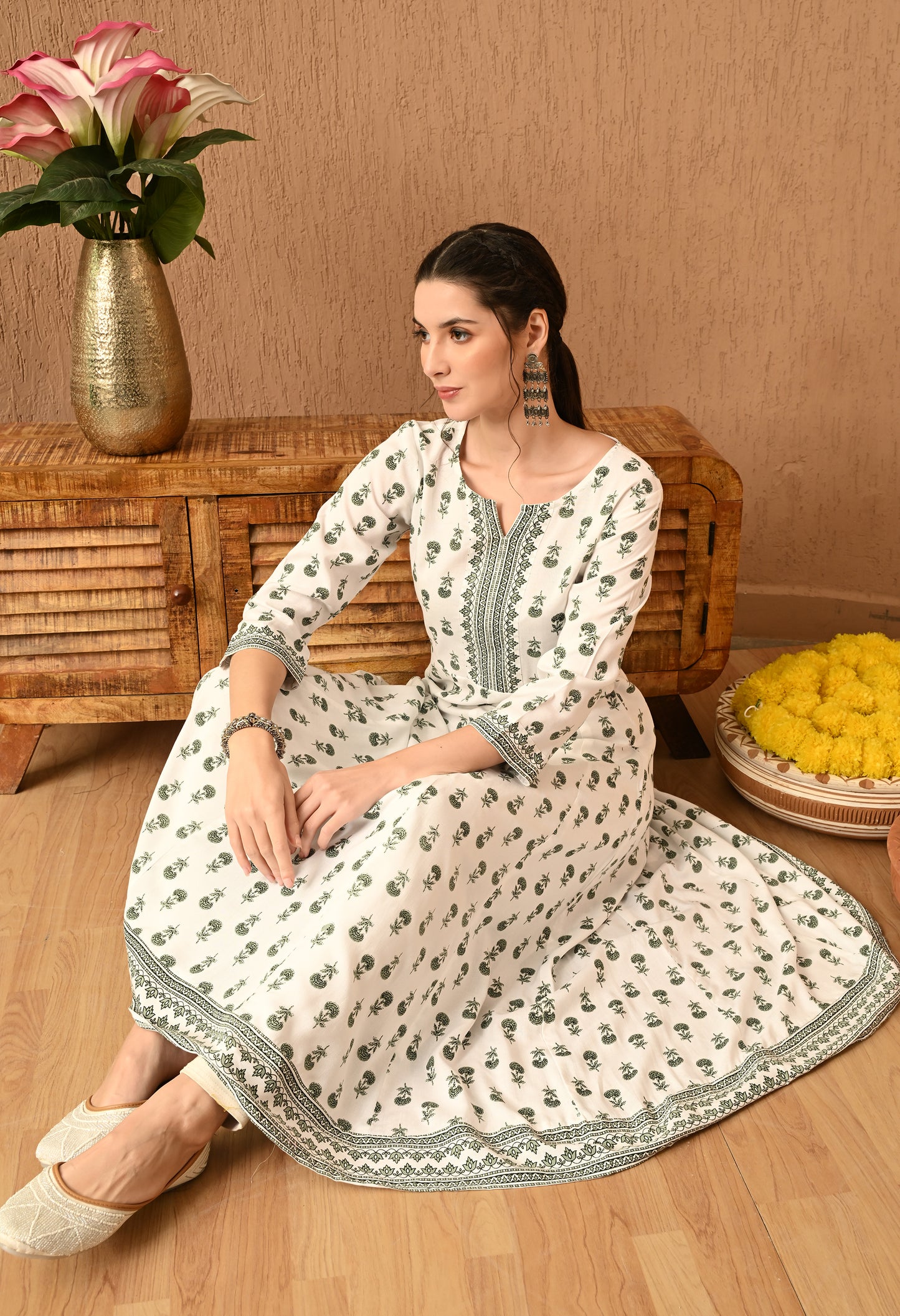 Anvitha – White Ethnic Motif Print Kurta Pant Set