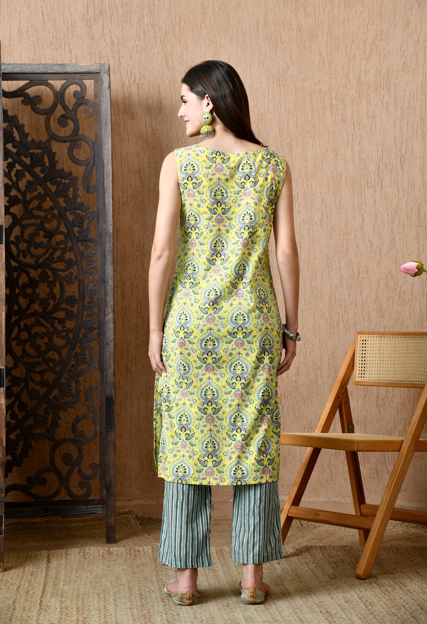 Saanvi – Sleeveless Straight Kurta Pant Set