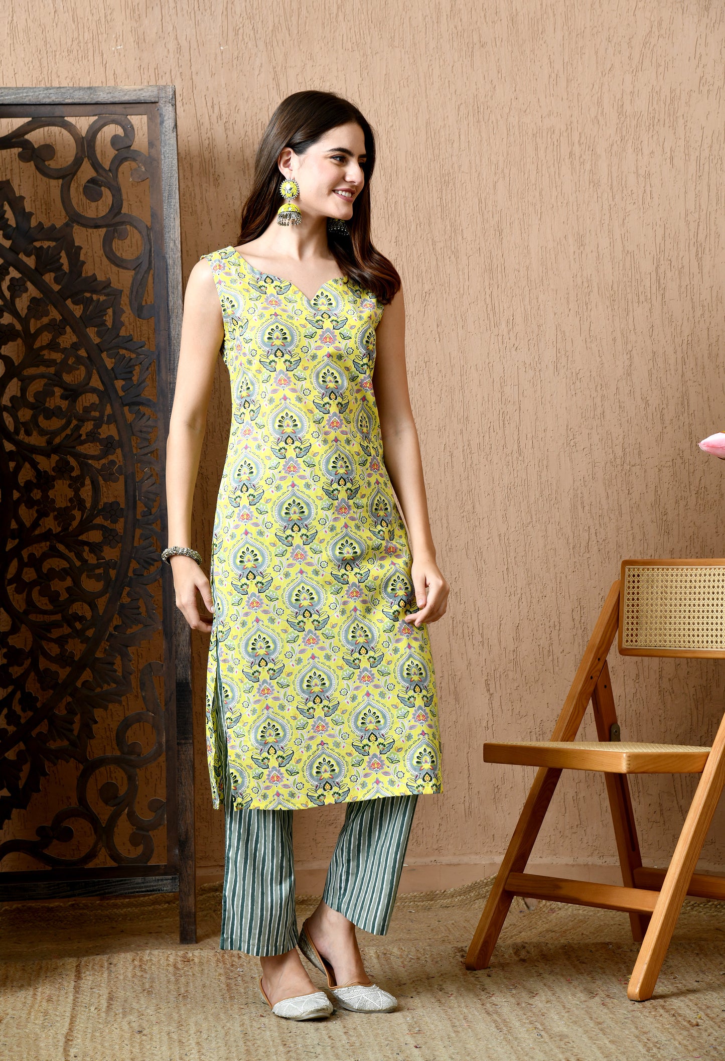 Saanvi – Sleeveless Straight Kurta Pant Set