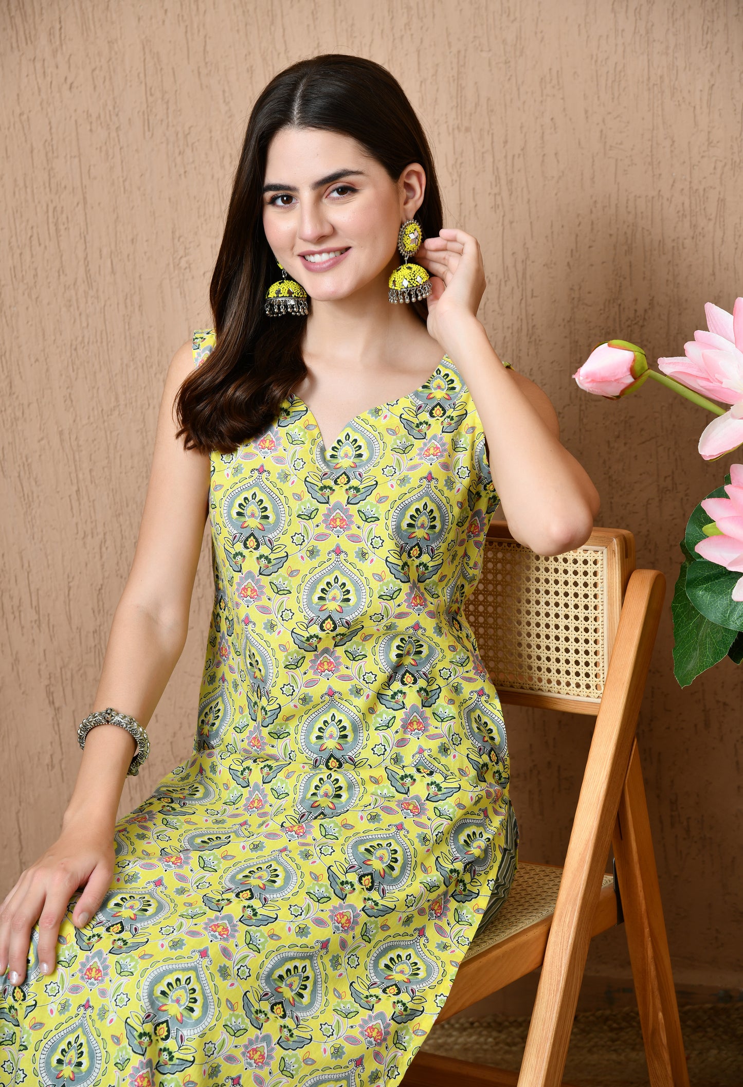 Saanvi – Sleeveless Straight Kurta Pant Set
