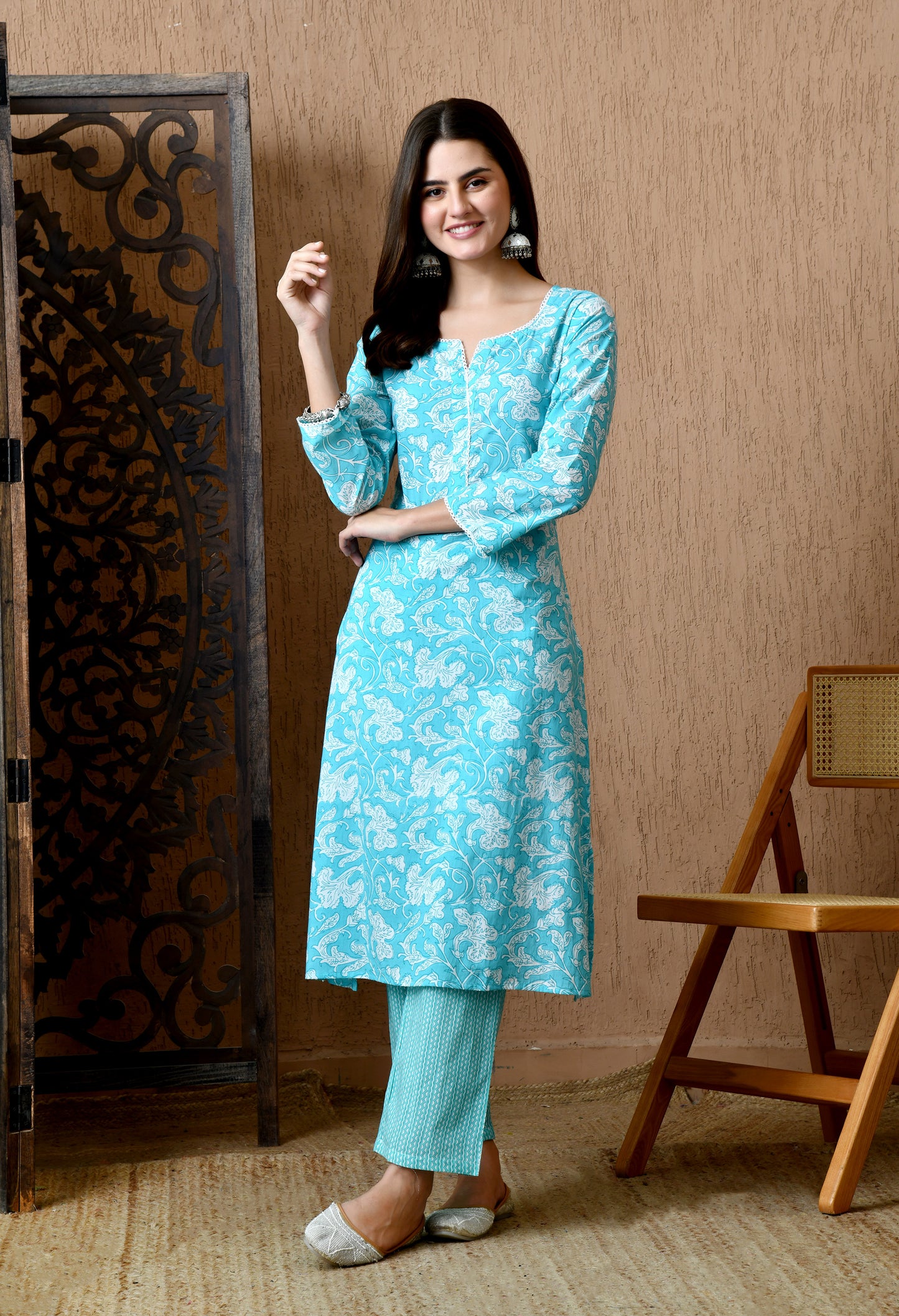 Skyara – Sky Blue Floral Kurta Pant Set with Cotton Lace Work