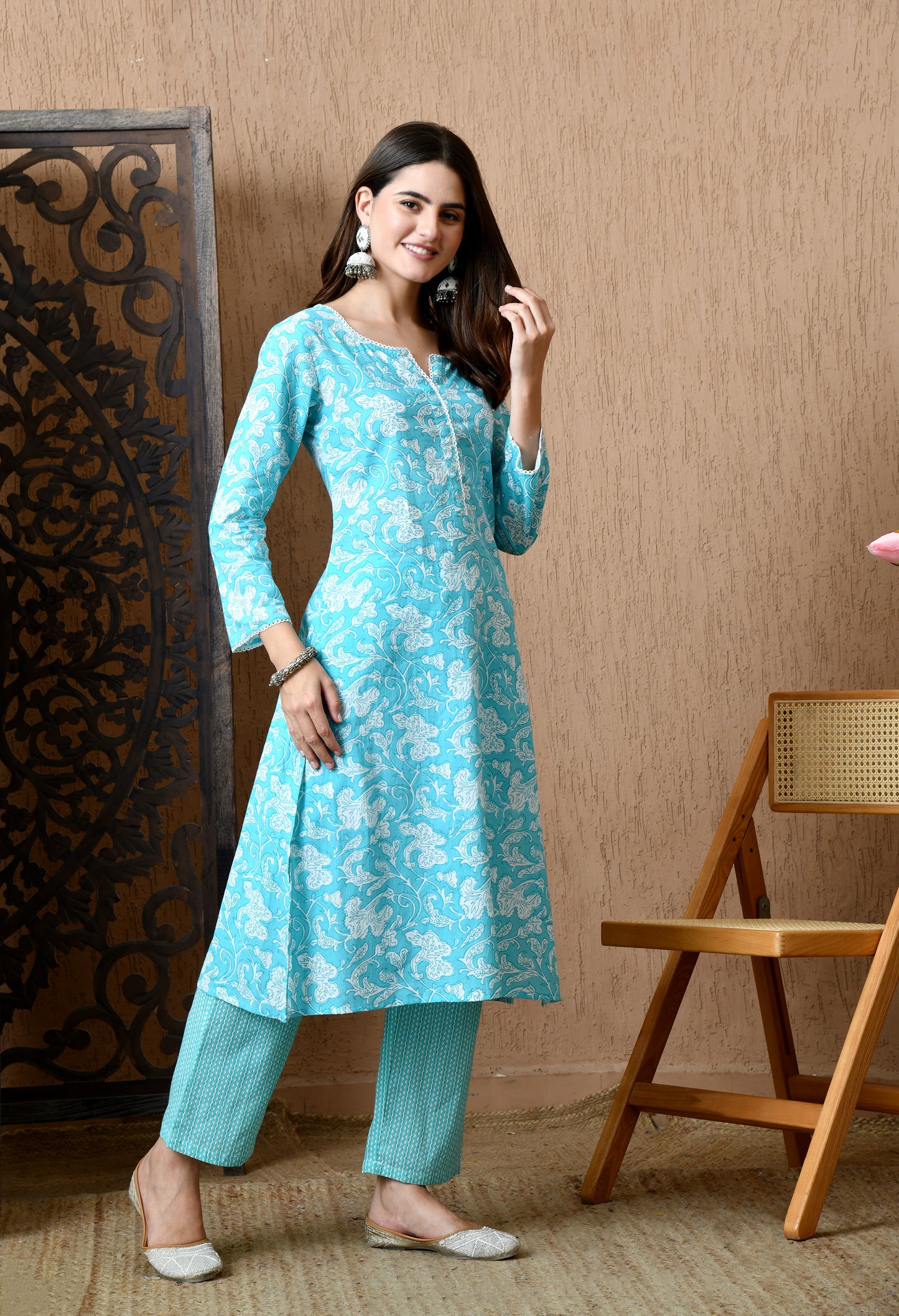 Skyara – Sky Blue Floral Kurta Pant Set with Cotton Lace Work