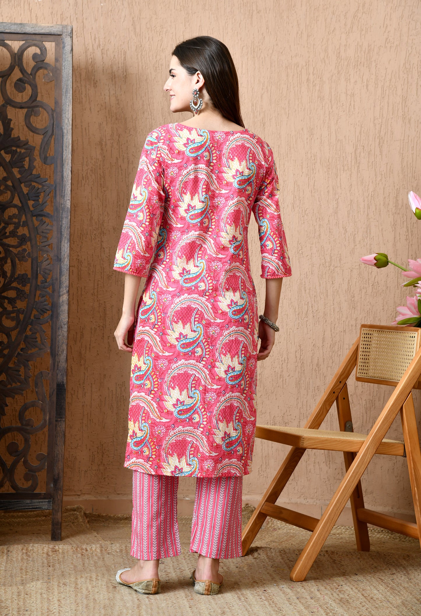 Ruhani – Pink Paisley Kurta Pant Set with Lace Placket