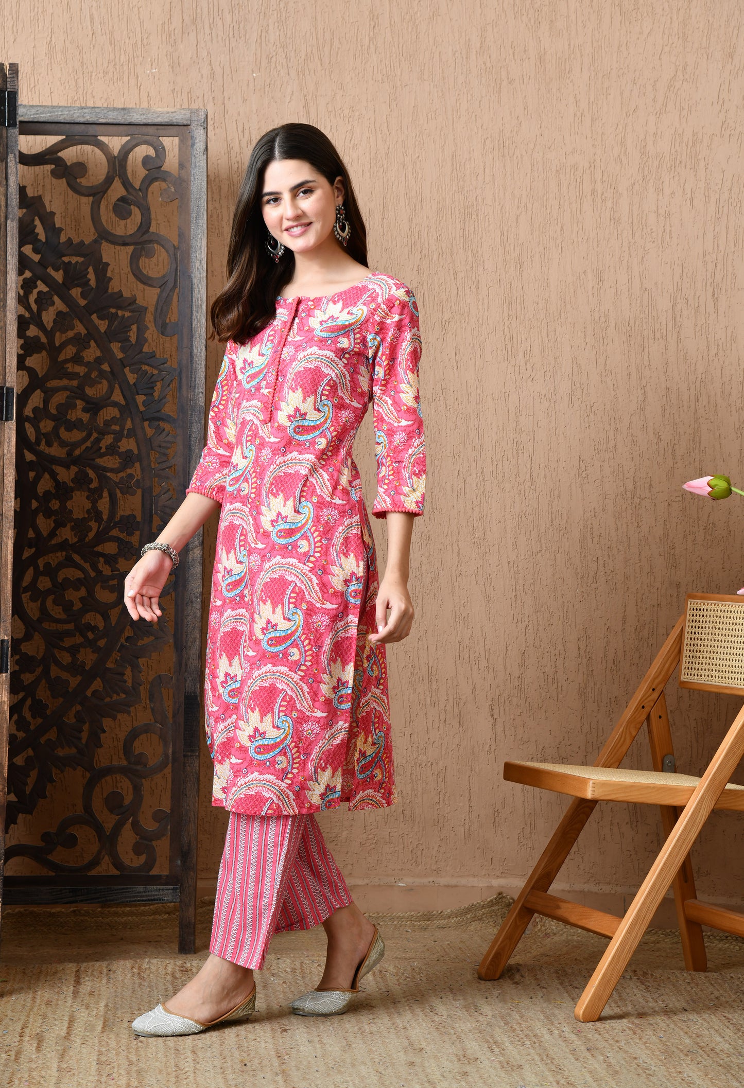 Ruhani – Pink Paisley Kurta Pant Set with Lace Placket