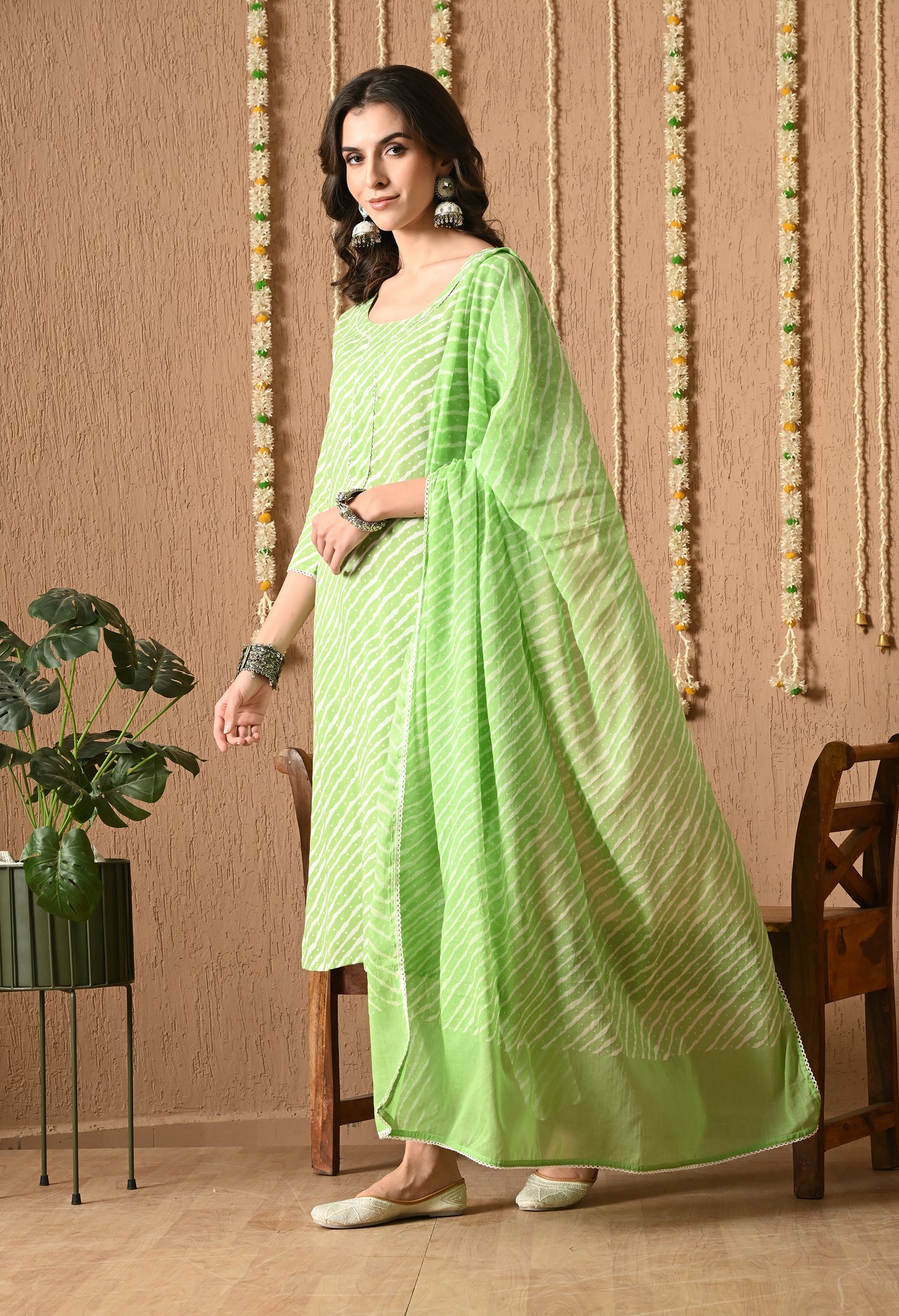 Pistara – Pista Green Leheriya Print Yoke Kurta Pant Set with Dupatta & Lace Detailing