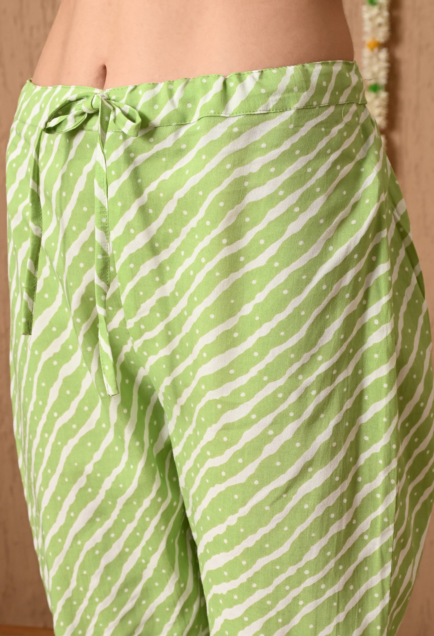 Pistara – Pista Green Leheriya Print Yoke Kurta Pant Set with Dupatta & Lace Detailing