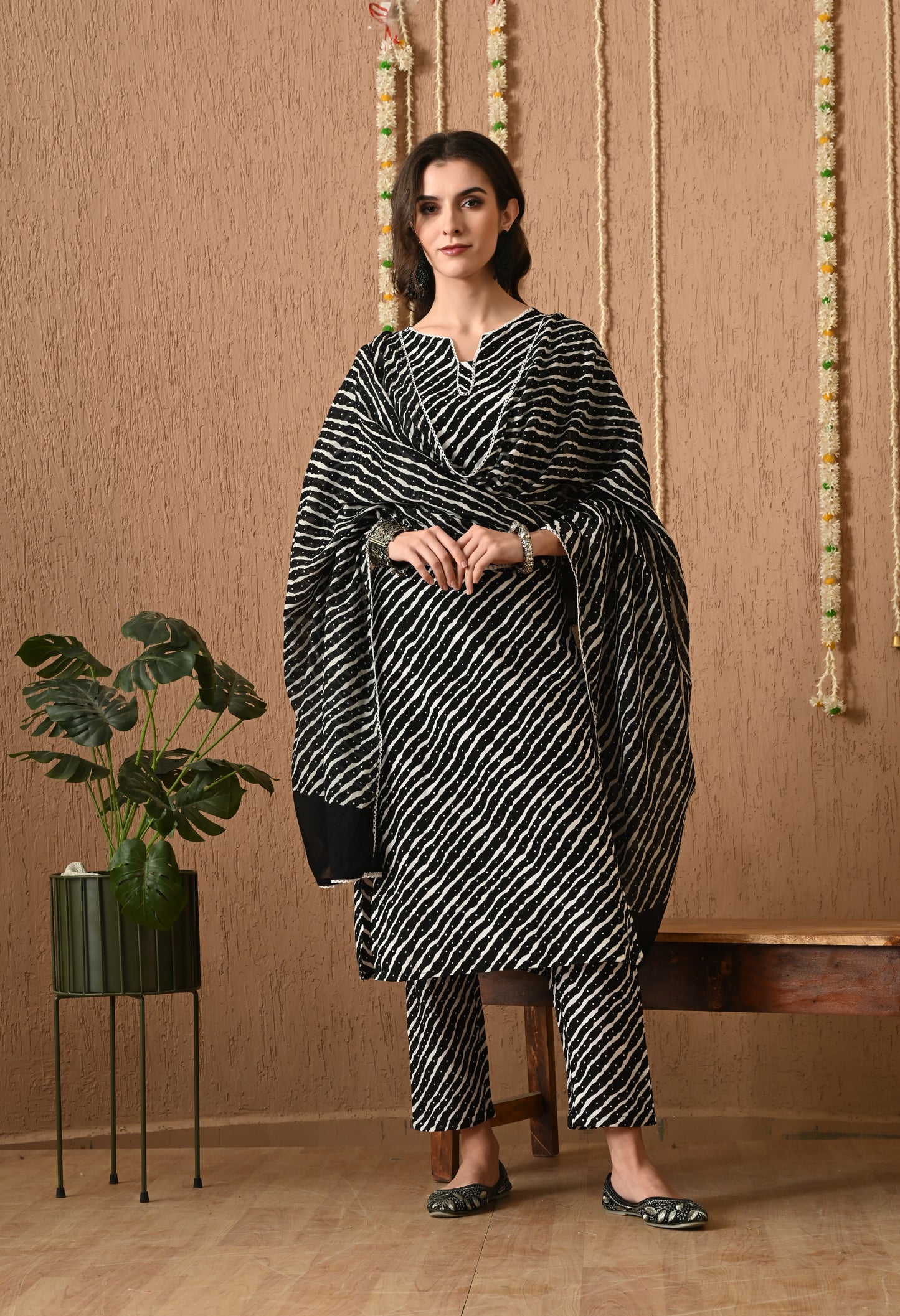 Leher Noir – Black Leheriya Kurta Pant Set with Dupatta & Lace Detailing