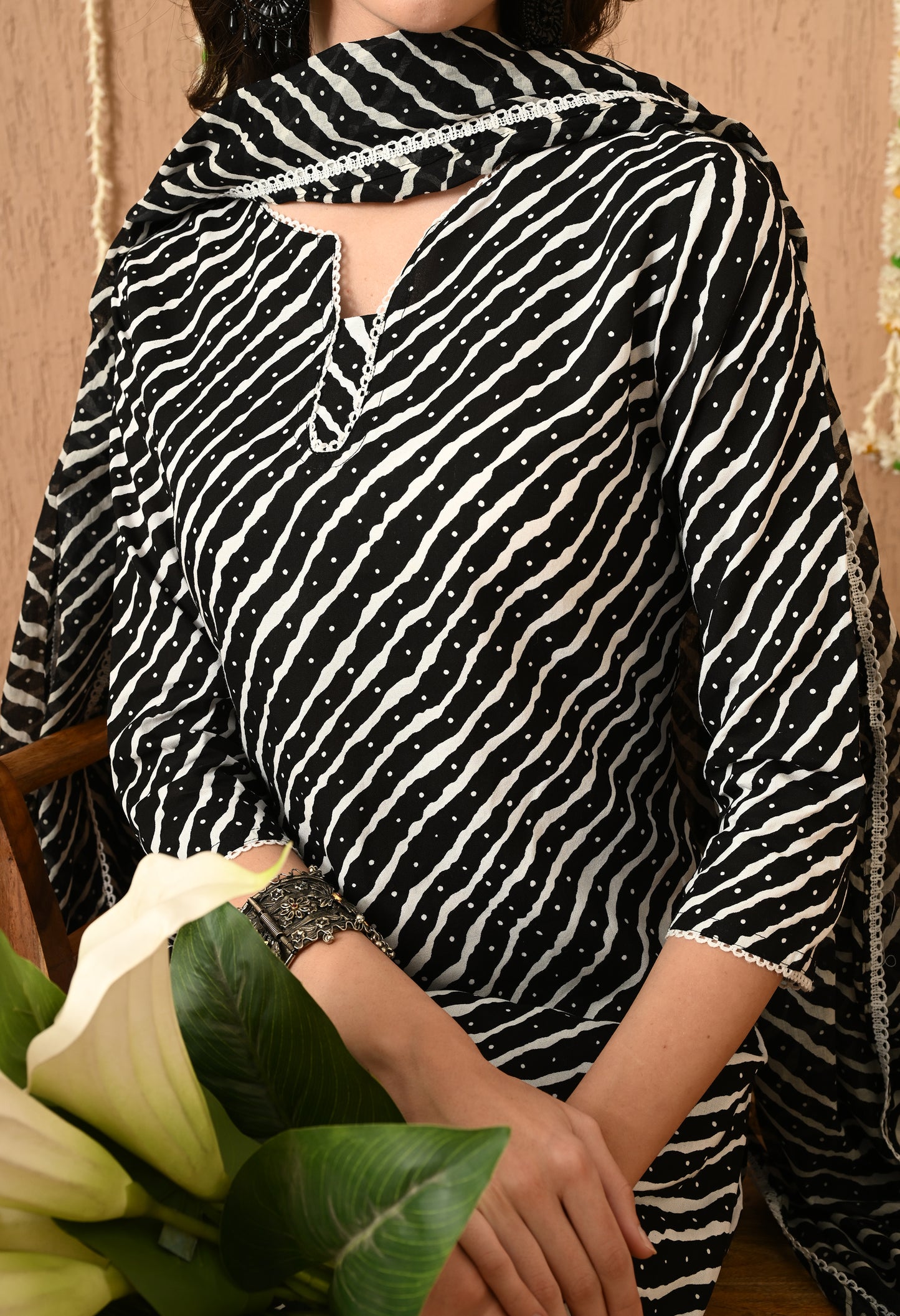Leher Noir – Black Leheriya Kurta Pant Set with Dupatta & Lace Detailing