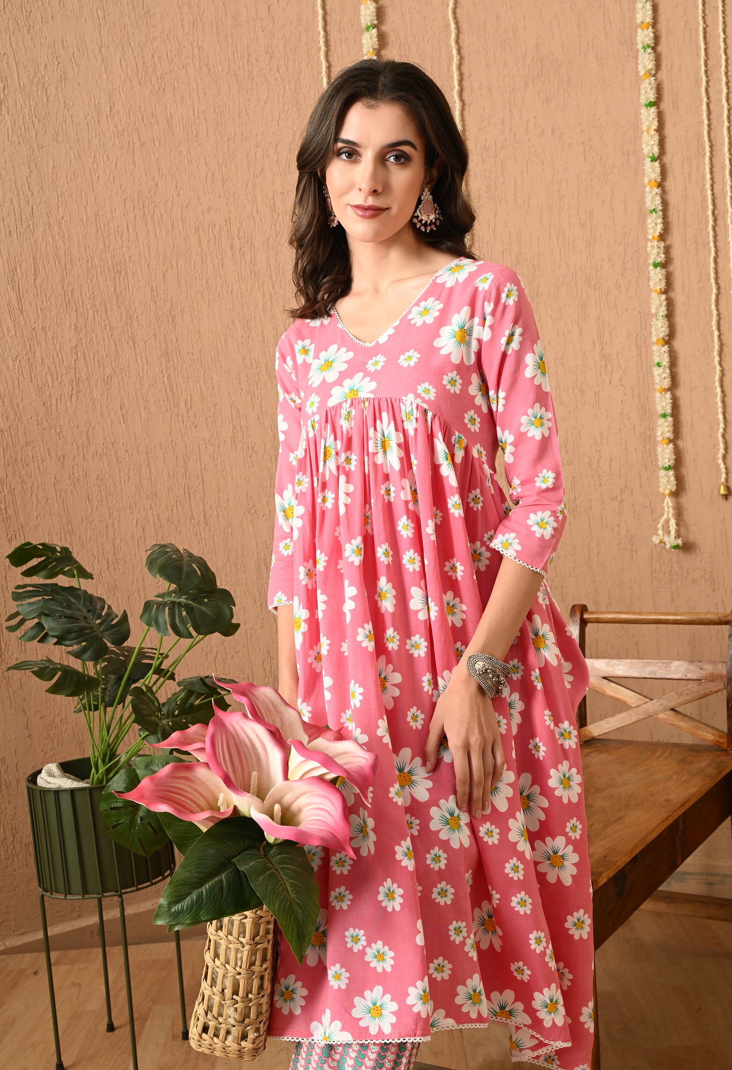 Ruhita – Pink Floral Print Kurta Pant Set with Lacework