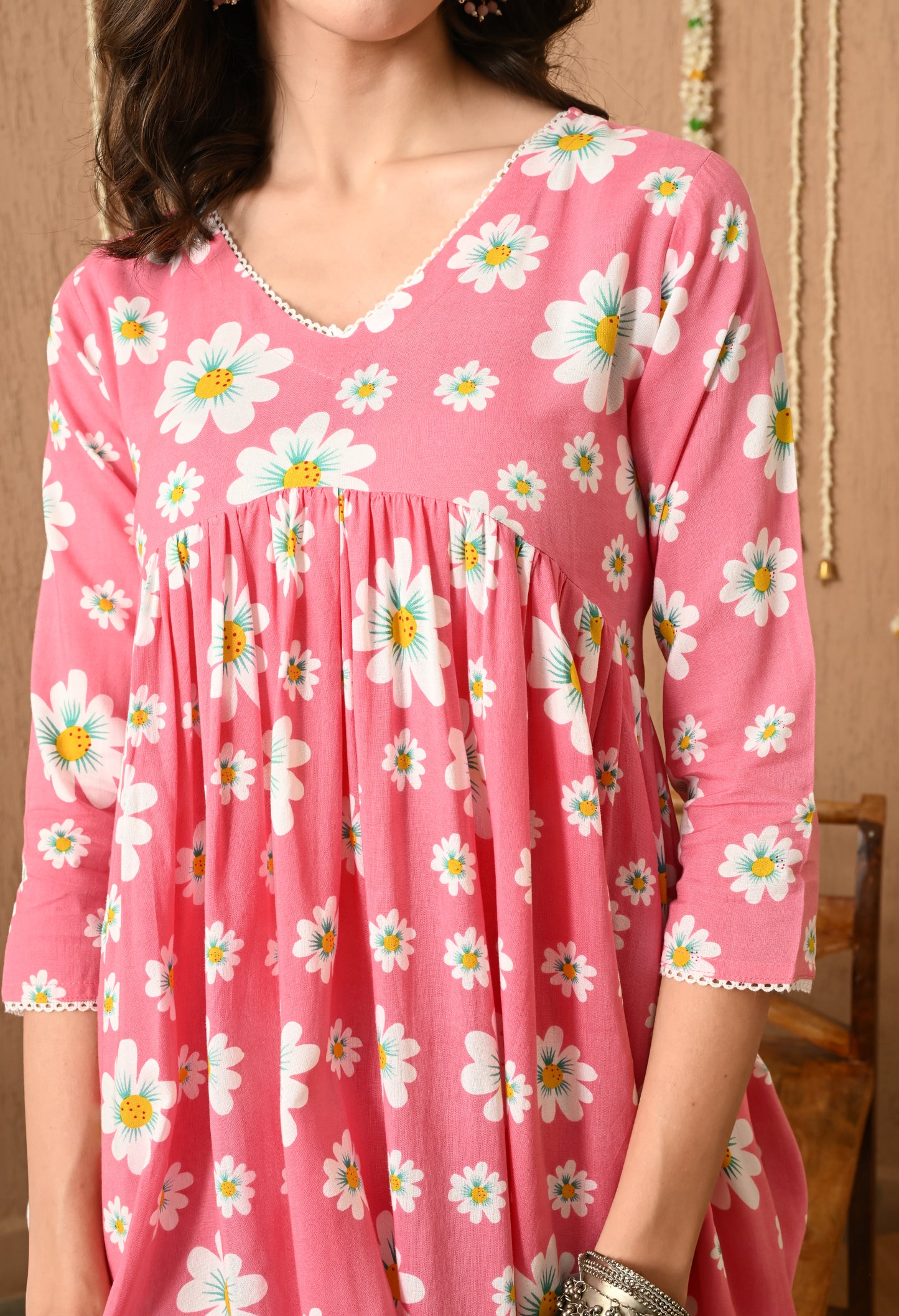 Ruhita – Pink Floral Print Kurta Pant Set with Lacework