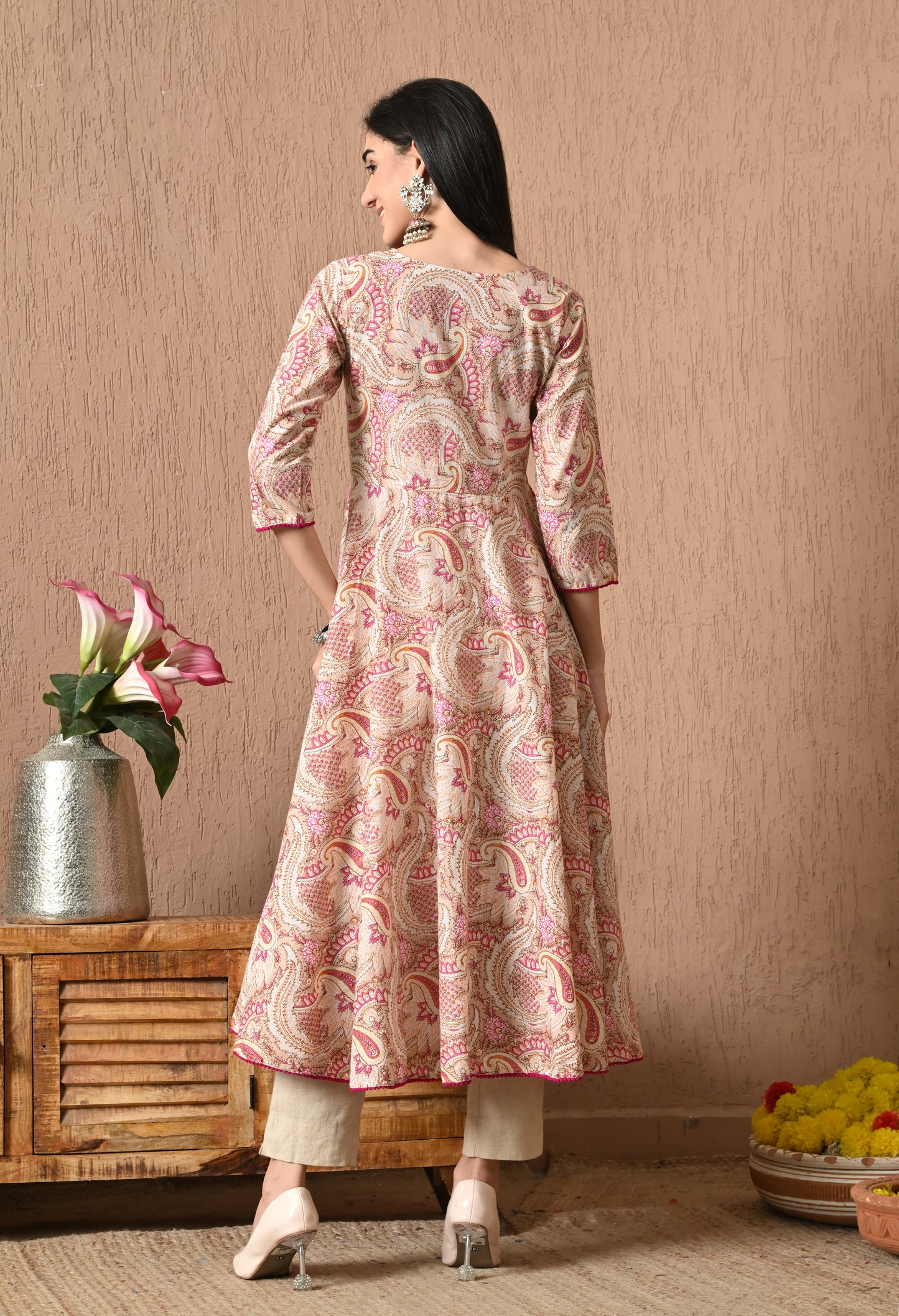 Meherira – Paisley Umbrella Kurta Pant Set with Lace Detailing