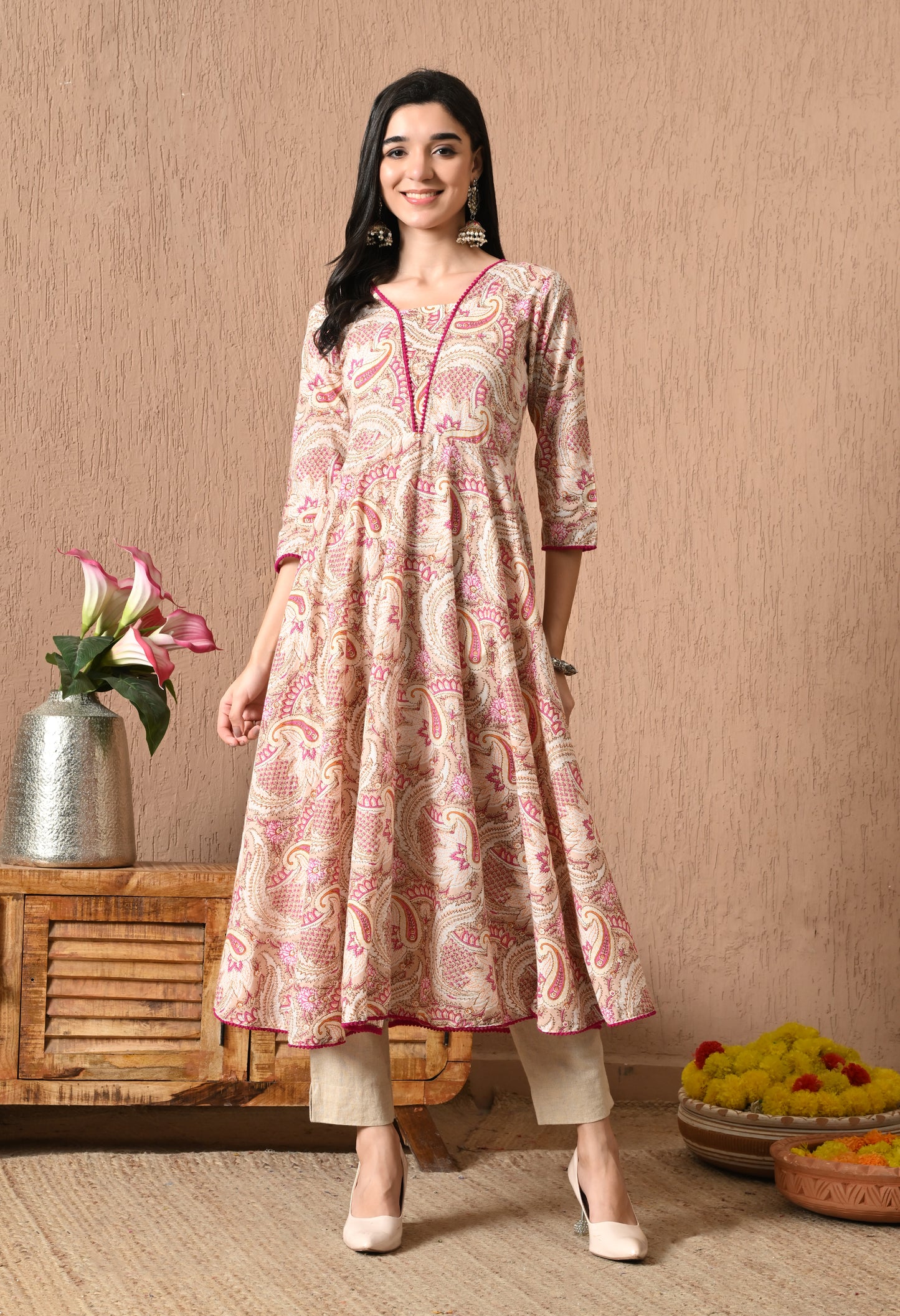 Meherira – Paisley Umbrella Kurta Pant Set with Lace Detailing