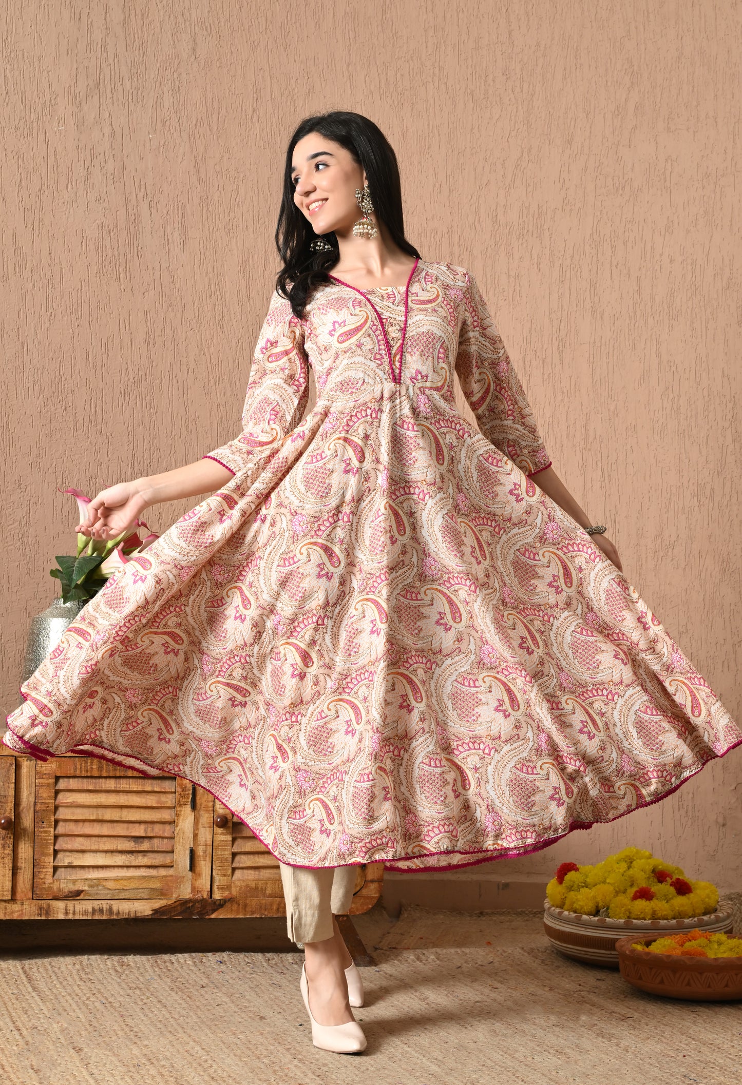 Meherira – Paisley Umbrella Kurta Pant Set with Lace Detailing