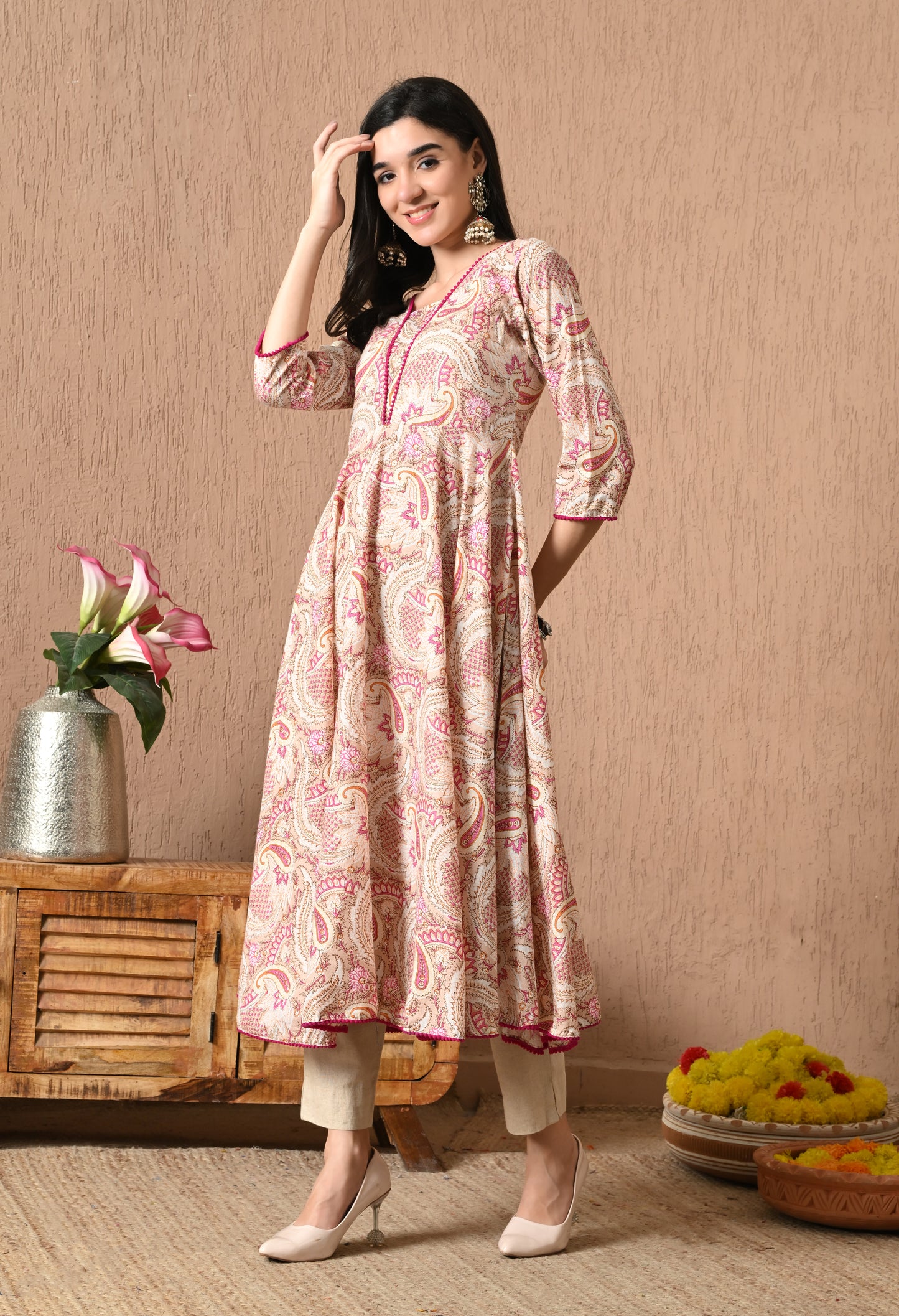 Meherira – Paisley Umbrella Kurta Pant Set with Lace Detailing