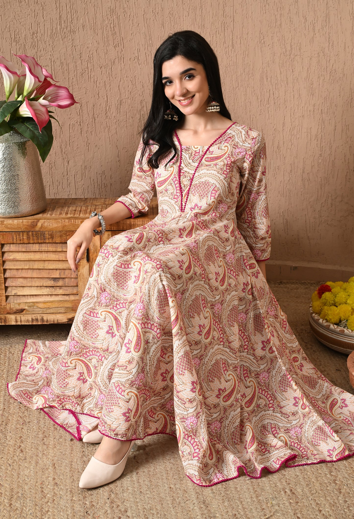 Meherira – Paisley Umbrella Kurta Pant Set with Lace Detailing