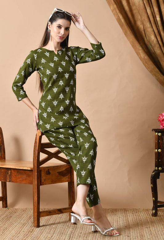 Olive Aura – Traditional Print Night Suit for Women