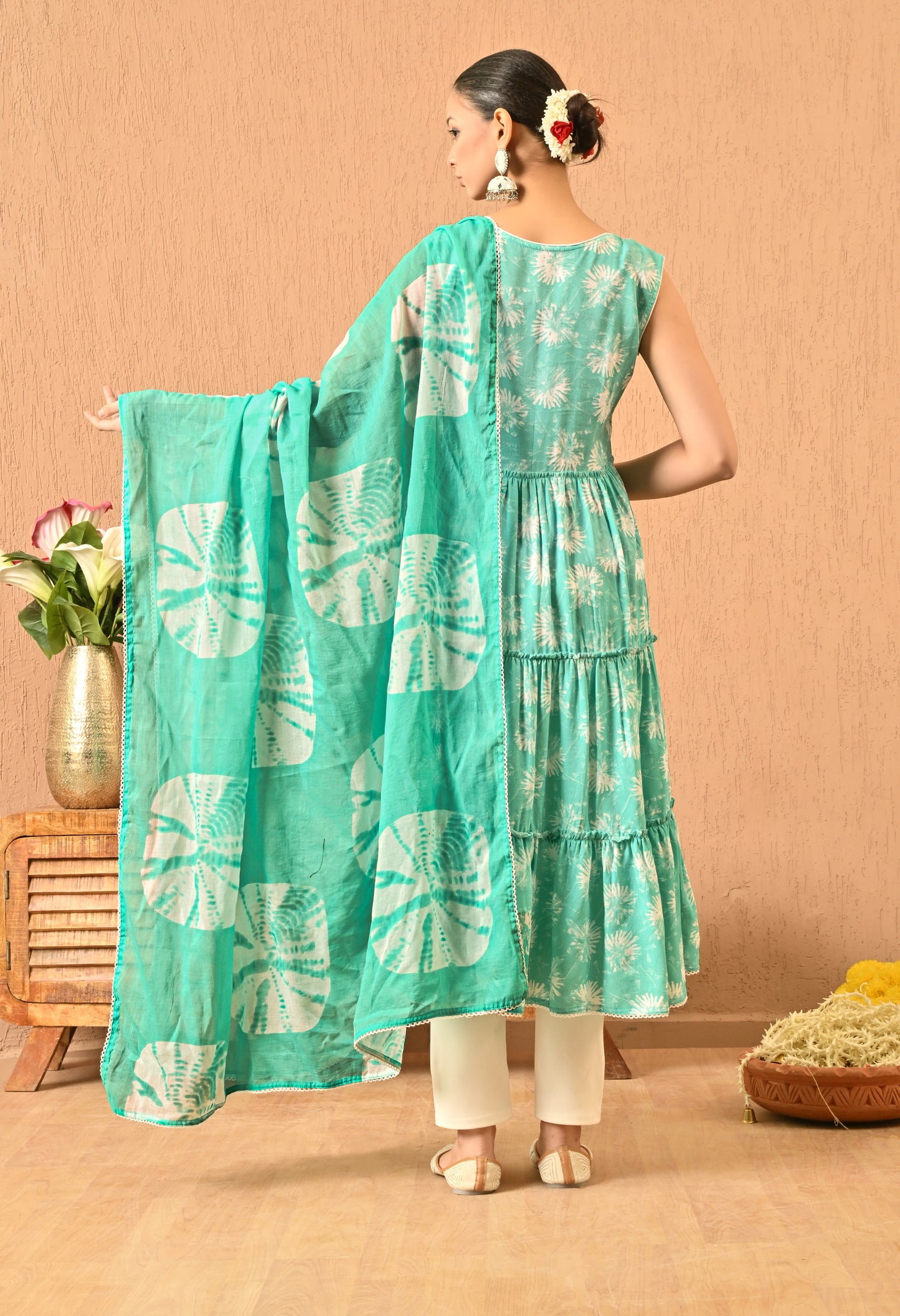 Jahnavi – Sea Green Ombre Tiered Kurta Pant Set with Tie-Dye Dupatta