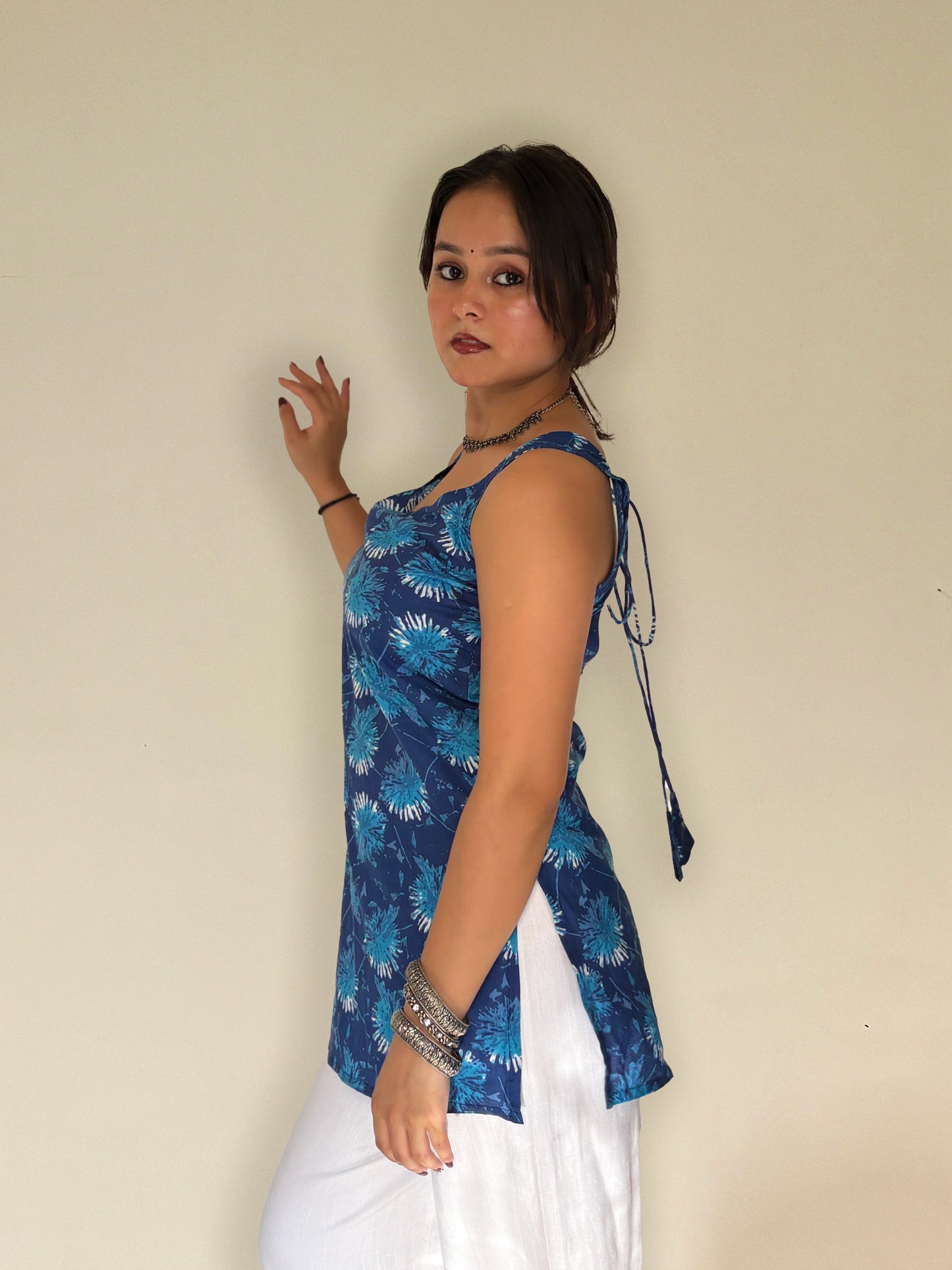 Neelkamal – Tie-Up Back Sleeveless Cotton Kurti