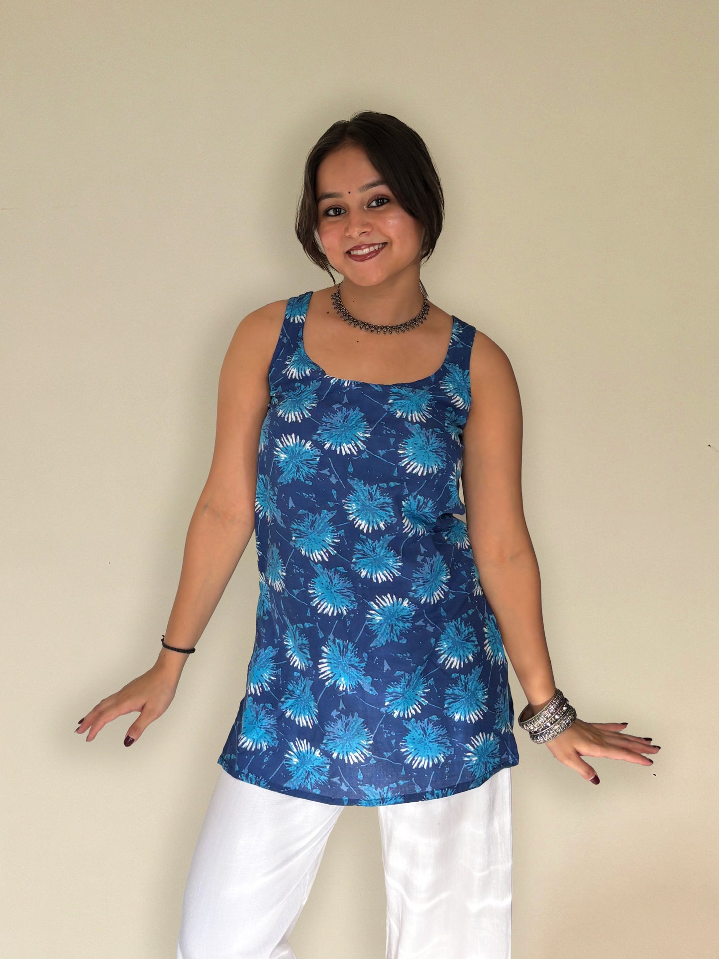 Neelkamal – Tie-Up Back Sleeveless Cotton Kurti