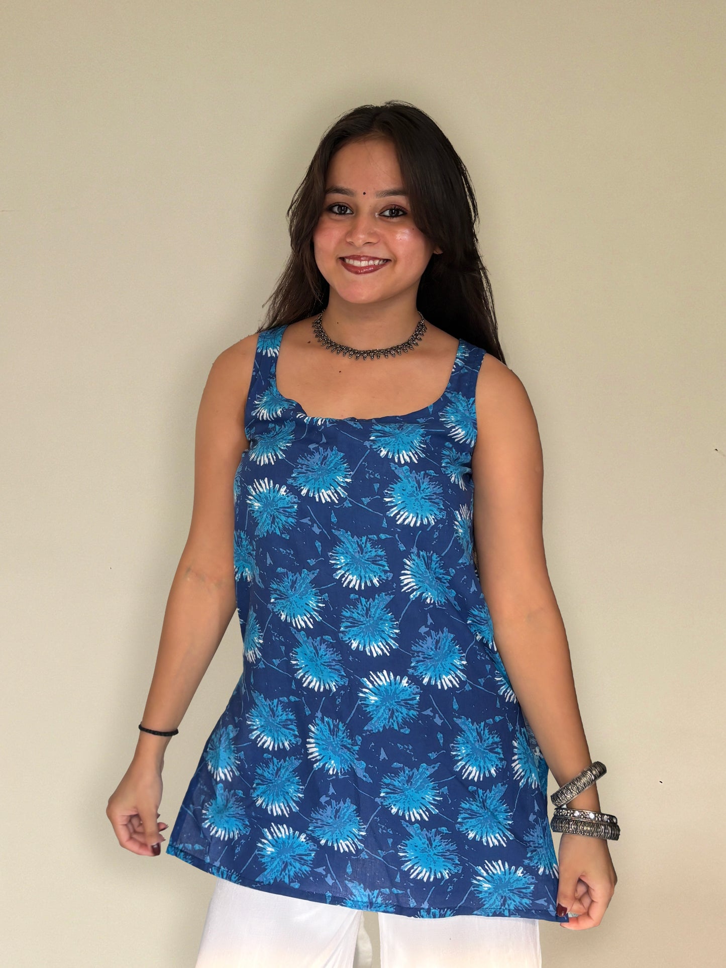 Neelkamal – Tie-Up Back Sleeveless Cotton Kurti