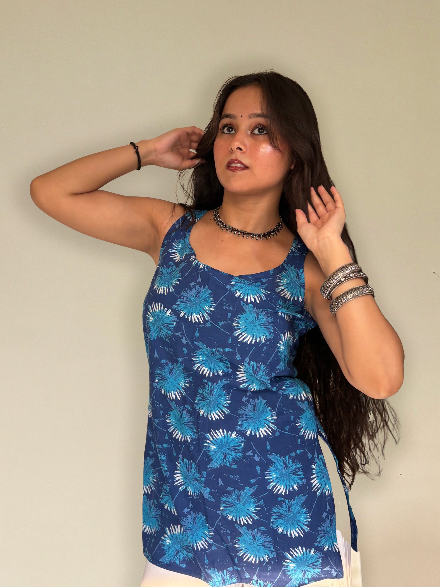 Neelkamal – Tie-Up Back Sleeveless Cotton Kurti