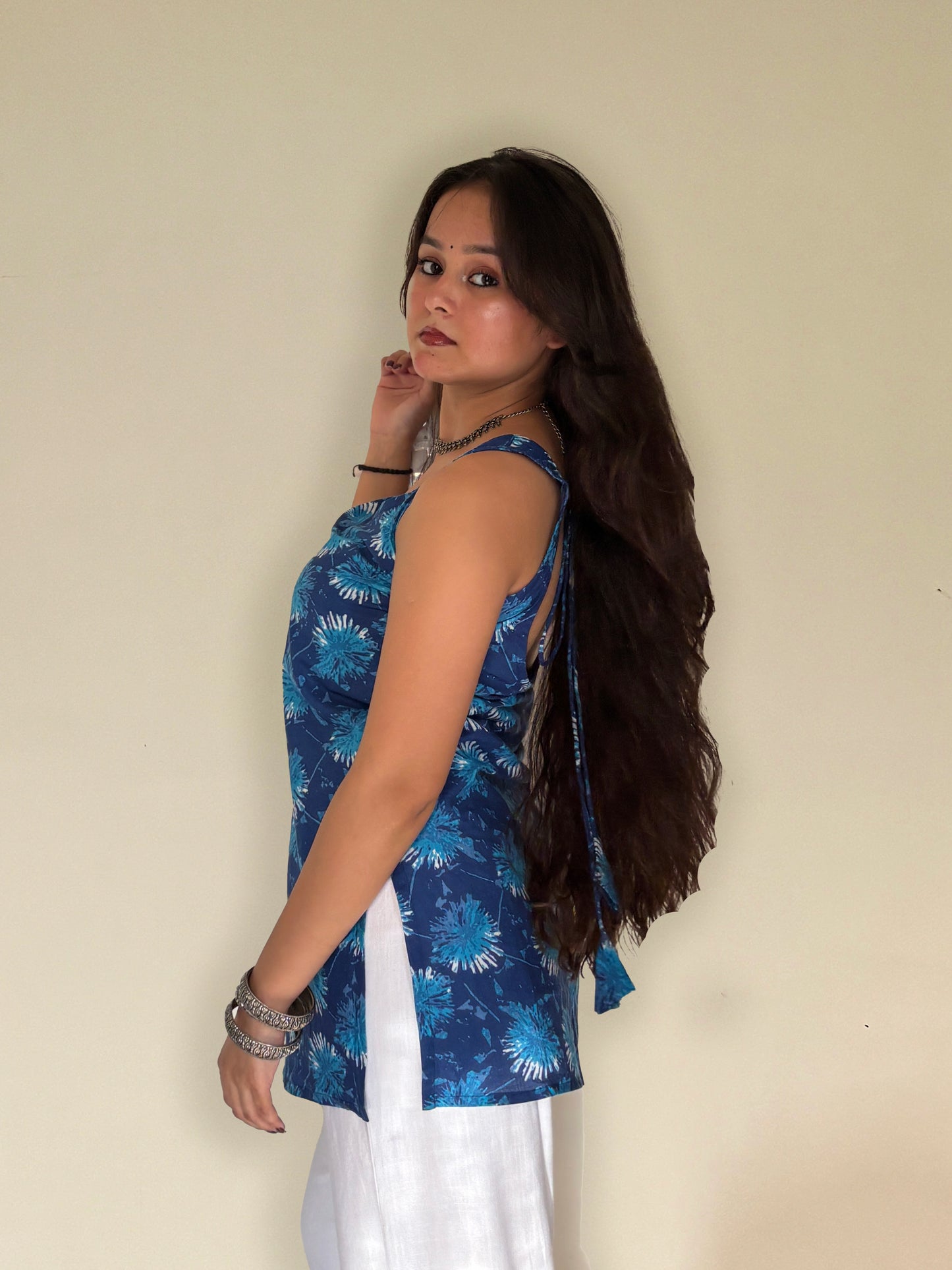 Neelkamal – Tie-Up Back Sleeveless Cotton Kurti