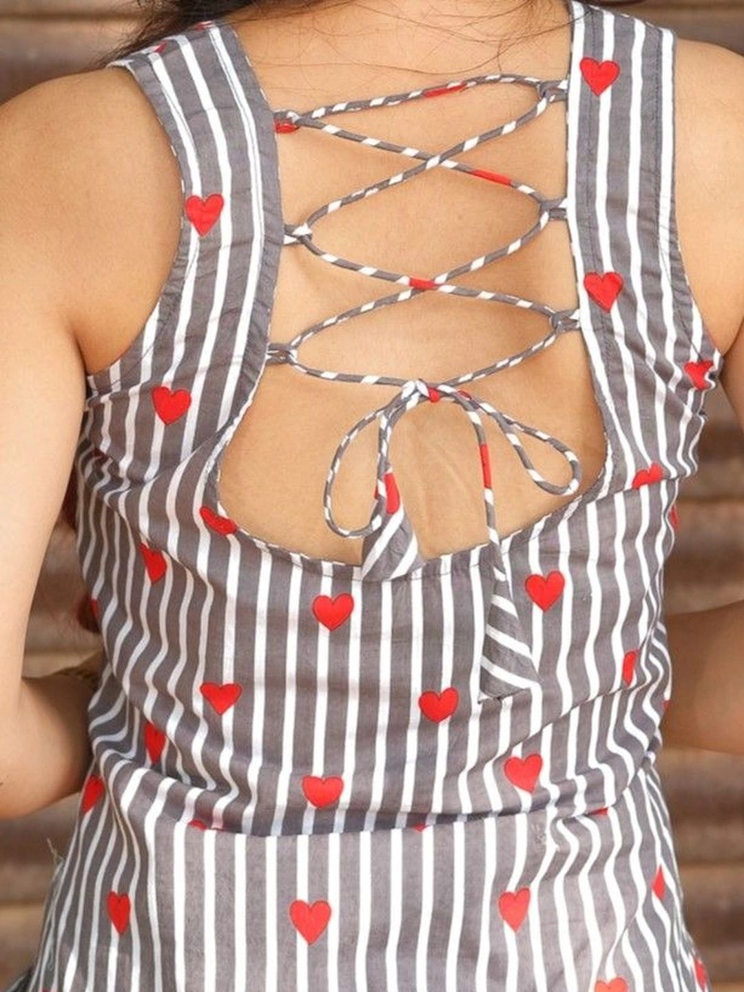 Heart Printed Striped Open Back Sleeveless Kurti (Grey)