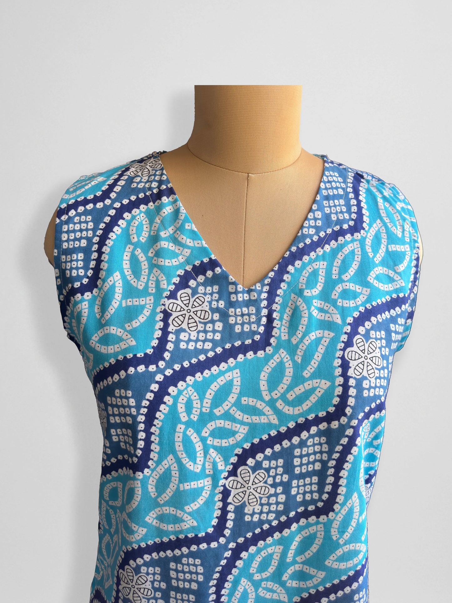 Indira – Blue Bandhej Sleeveless Cotton Top with V Neckline