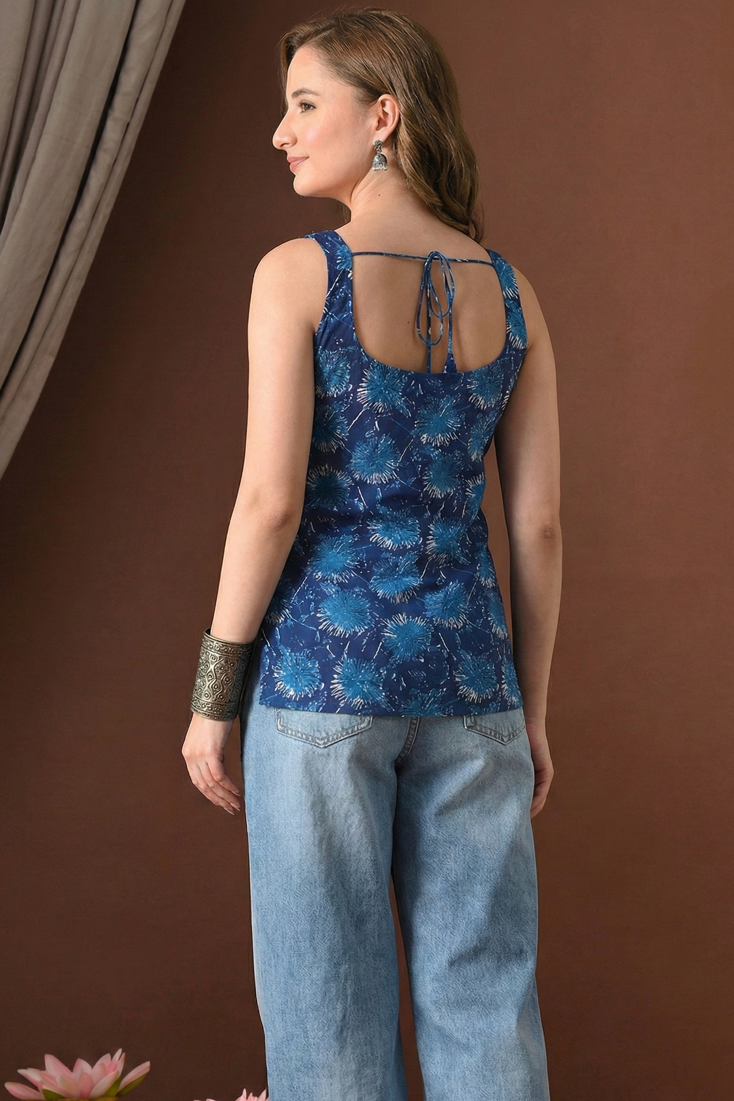 Neelkamal – Tie-Up Back Sleeveless Cotton Kurti