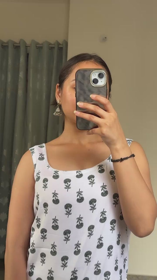 Vriksha – White Ethnic Tree Print Sleeveless Kurta